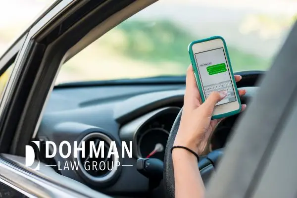 someone on their phone distracted driving in Illinois