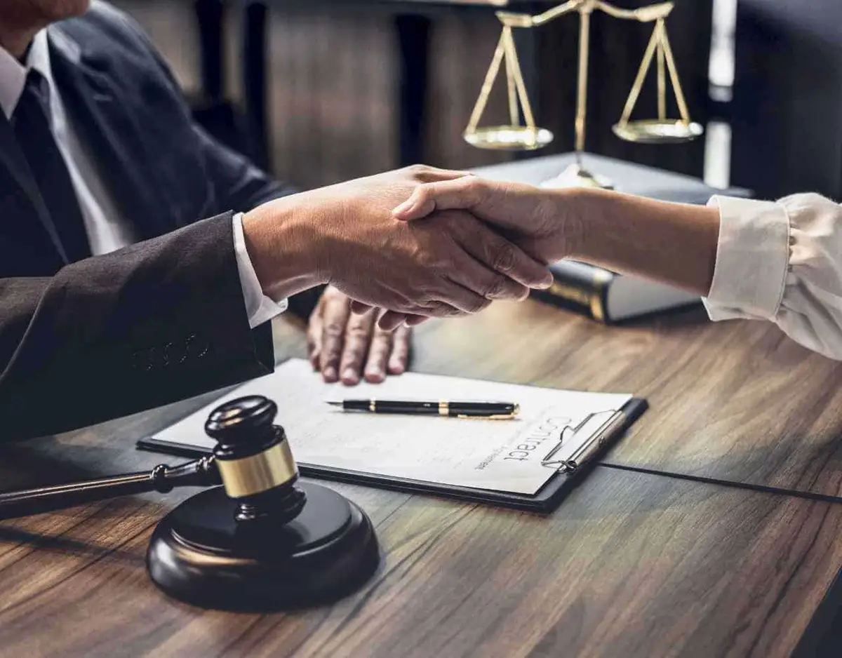 a man meeting with a dui attorney