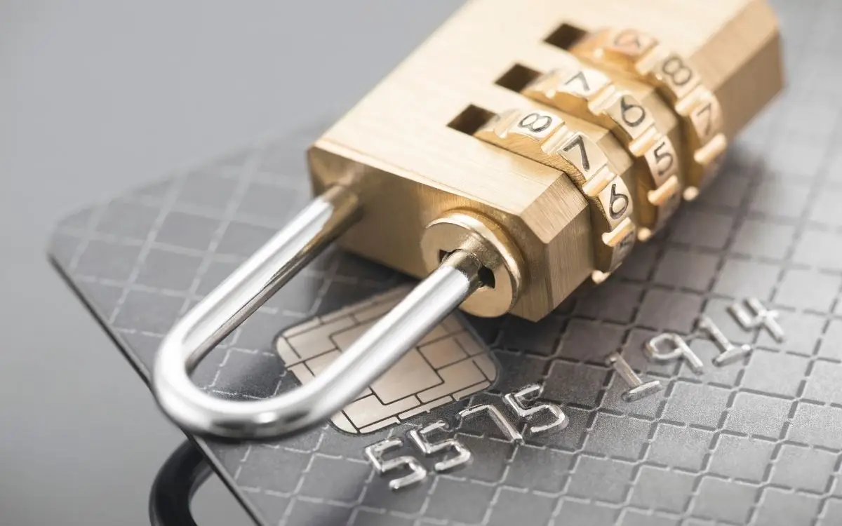 lock over a credit car to prevent identity theft