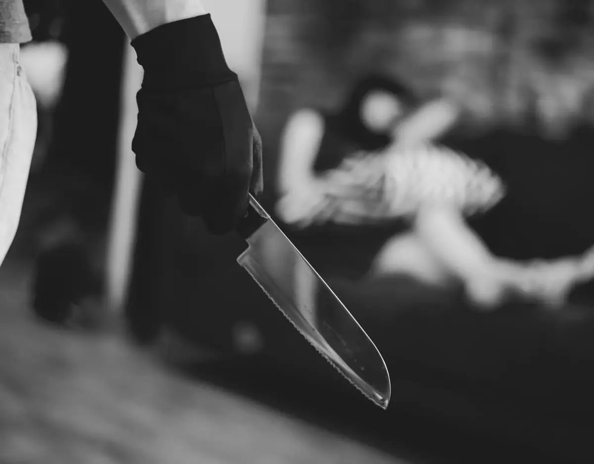 A hand holding a knife