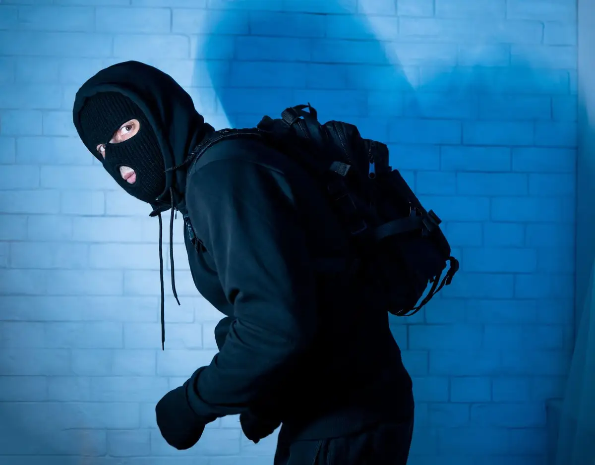 person with black mask to rob someone