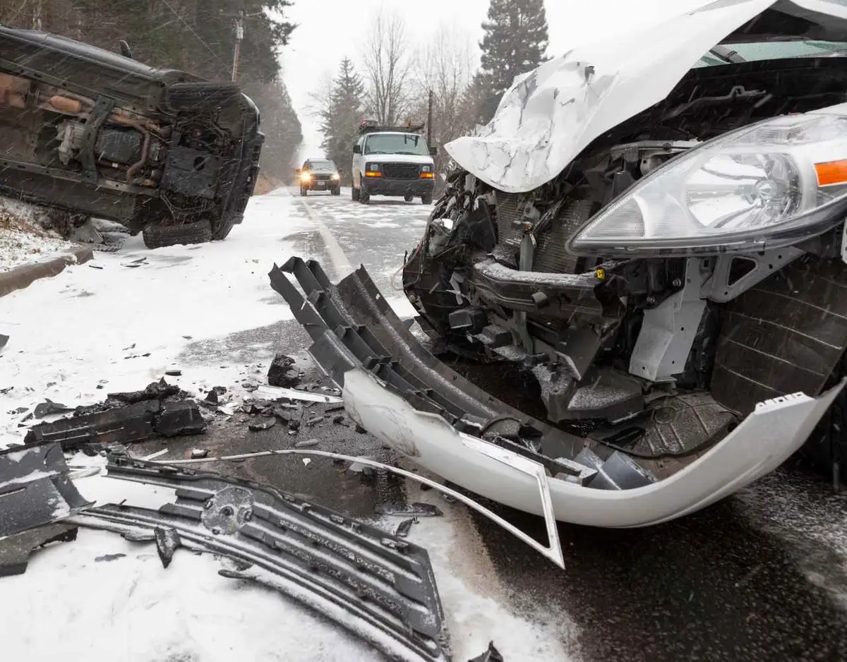 cars after an accident in the winter