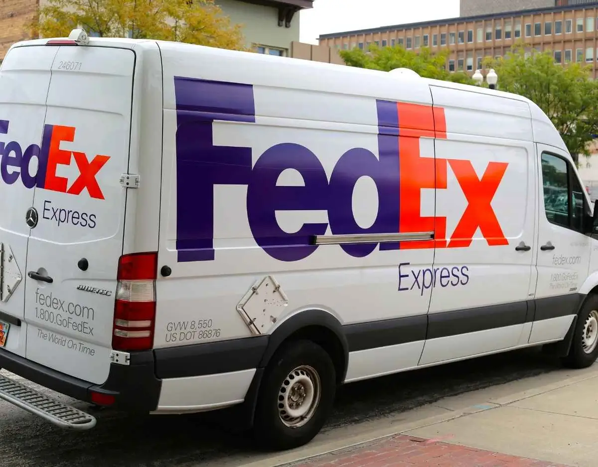 What Do I Do if I Get in a Wreck with a FedEx Truck?