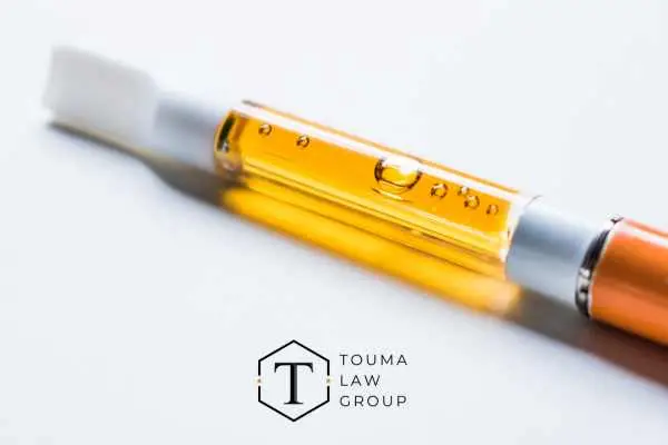 Un vaporizador de thc sobre un fondo blanco.