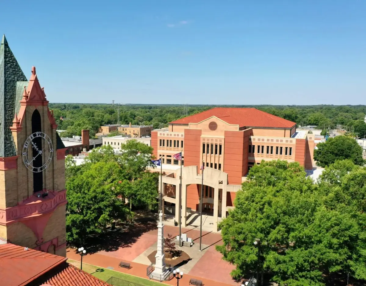 aerial shot of the Anderson courthouse on a clear day